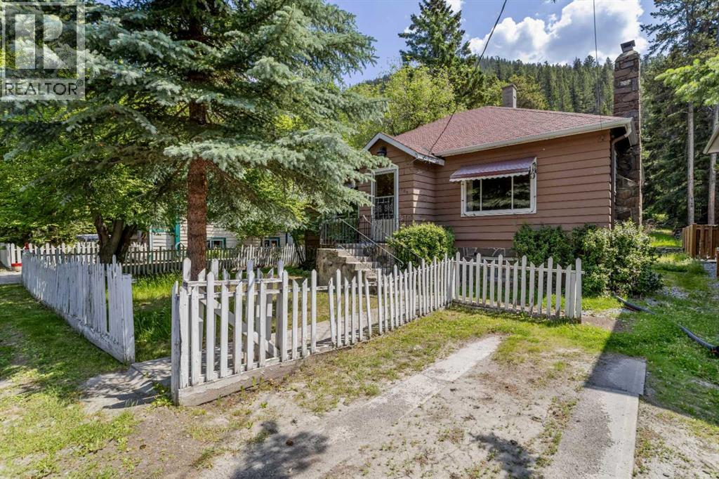404 Otter Street, Banff, Alberta  T1L 1E3 - Photo 1 - A2232374