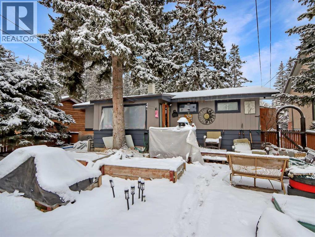 813 13th Street, Canmore, Alberta  T1W 1W5 - Photo 1 - A2272932