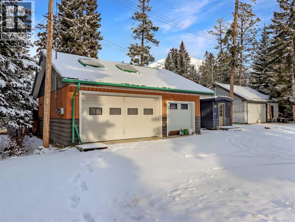 813 13th Street, Canmore, Alberta  T1W 1W5 - Photo 12 - A2272932
