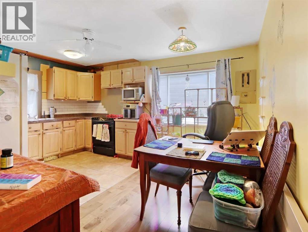 813 13th Street, Canmore, Alberta  T1W 1W5 - Photo 8 - A2272932