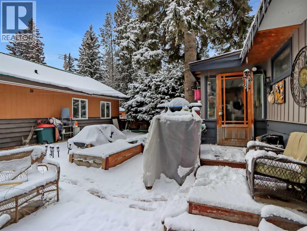 813 13th Street, Canmore, Alberta  T1W 1W5 - Photo 9 - A2272932