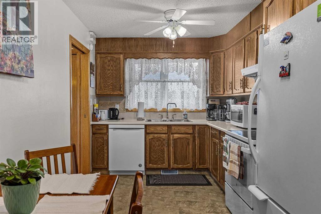 117 Kodiak Road, Canmore, Alberta  T1W 1C5 - Photo 13 - A2324057