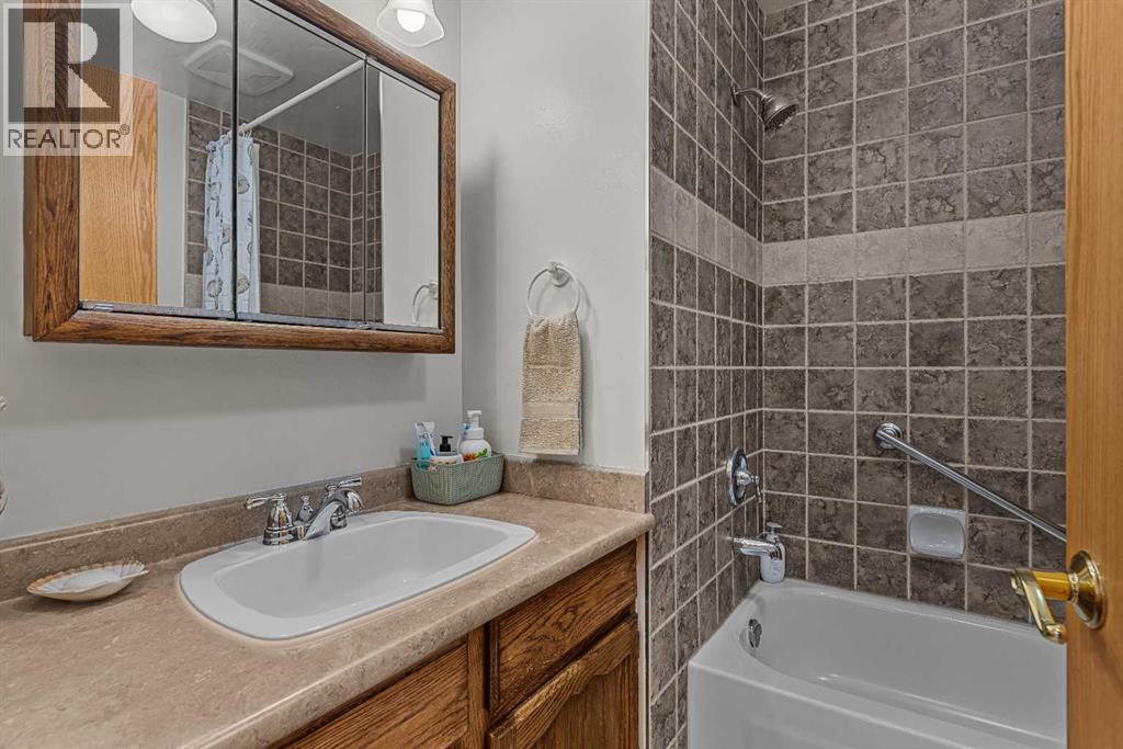 117 Kodiak Road, Canmore, Alberta  T1W 1C5 - Photo 22 - A2324057