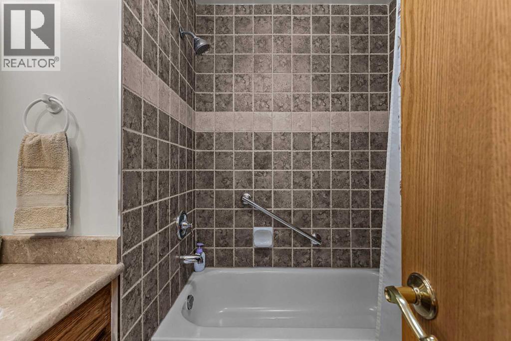 117 Kodiak Road, Canmore, Alberta  T1W 1C5 - Photo 23 - A2324057