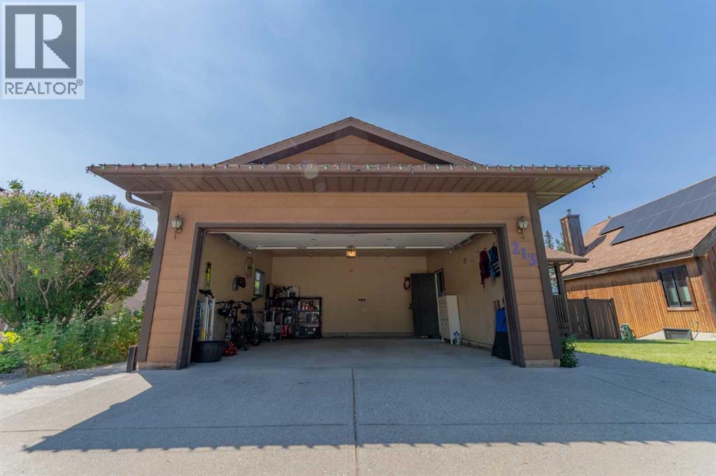 213 Lady Macdonald Drive, Canmore, Alberta  T1W 1H2 - Photo 4 - A2329933