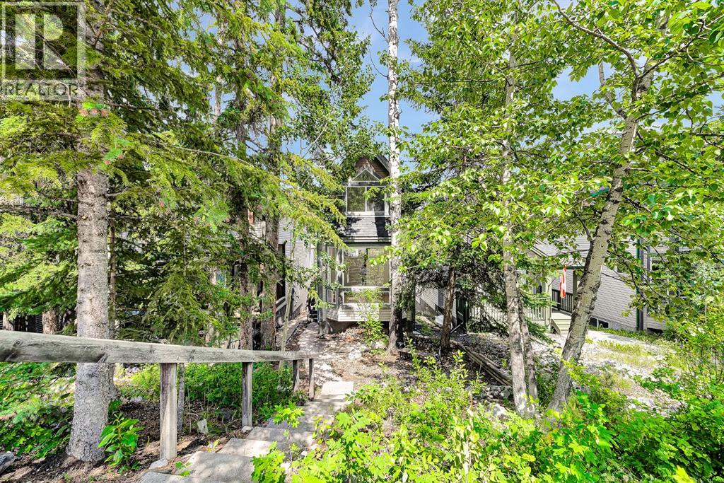 952 Wilson Way, Canmore, Alberta  T1W 2Z4 - Photo 2 - A2331144