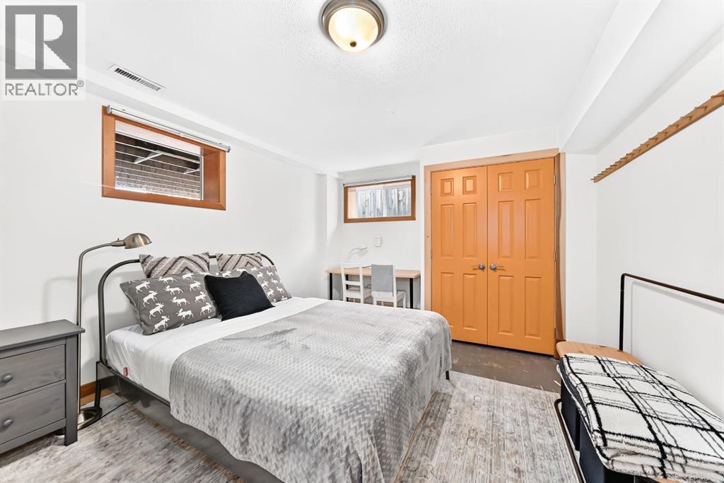 1009 15 Street, Canmore, Alberta  T1W 1V3 - Photo 37 - A2332861