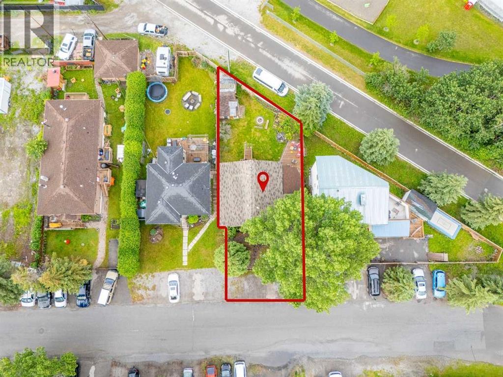 1306 1st Avenue, Canmore, Alberta  T1W 1M4 - Photo 2 - A2332992