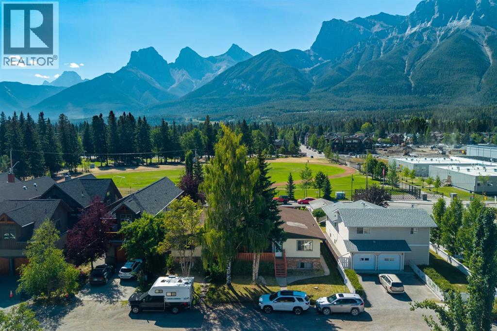 631 & 633 7th Street, Canmore, Alberta  T1W 2C2 - Photo 1 - A2341579
