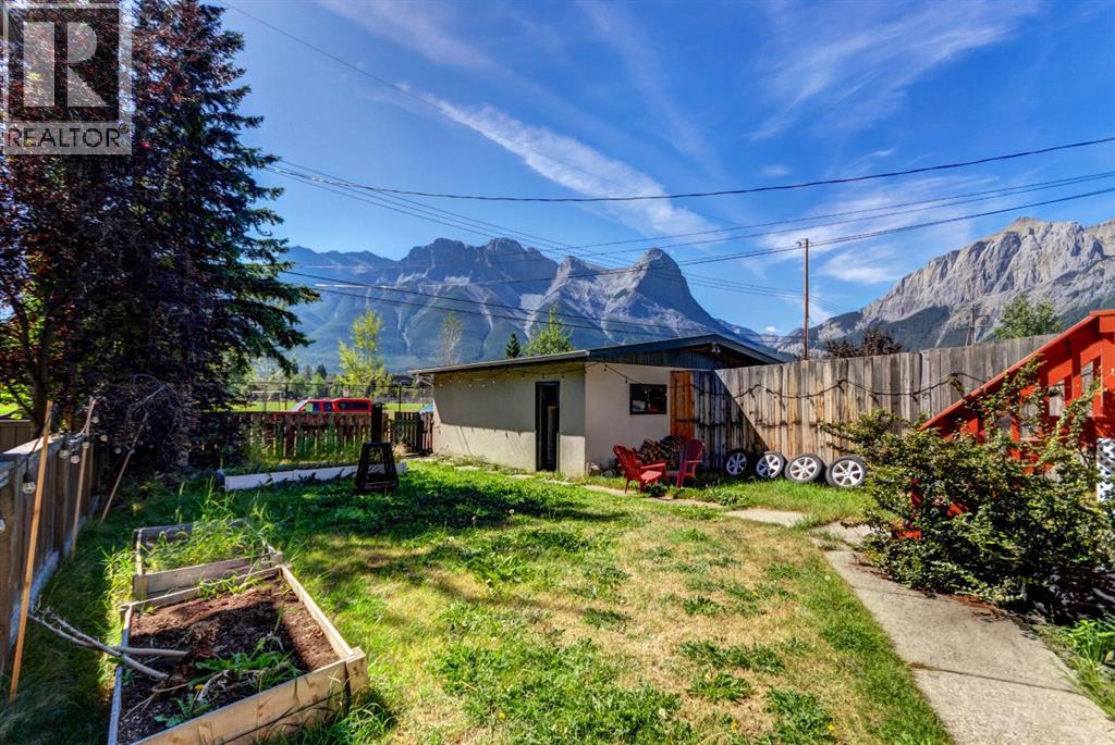 631 & 633 7th Street, Canmore, Alberta  T1W 2C2 - Photo 20 - A2341579