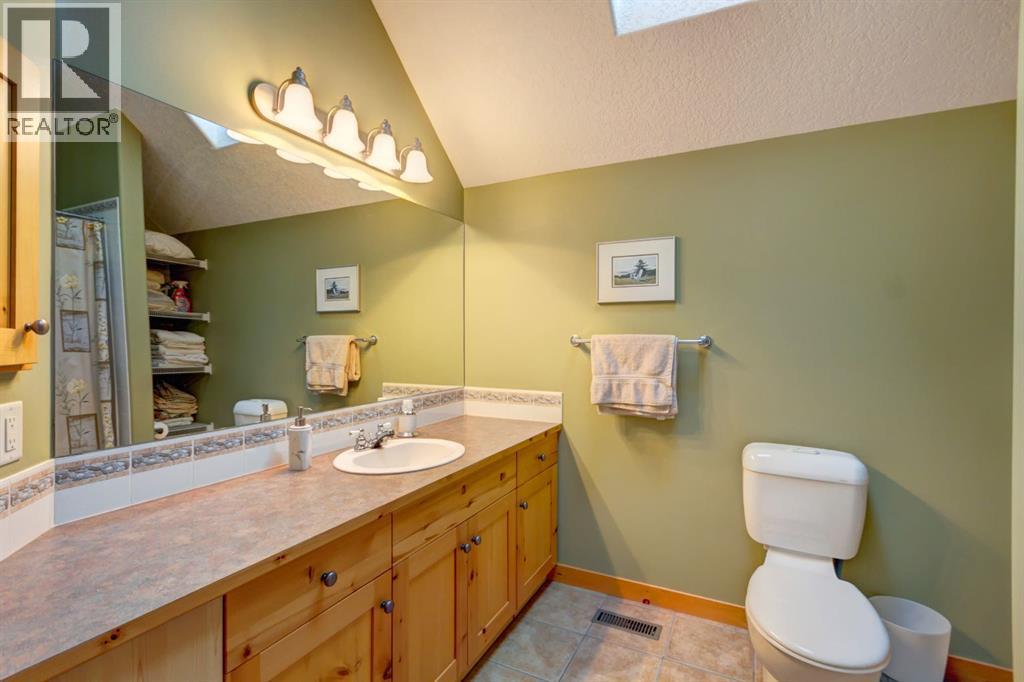 132 Krizan Bay, Canmore, Alberta  T1W 3G3 - Photo 32 - A2344187