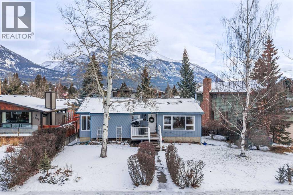 1001 9th Avenue, Canmore, Alberta  T1W 1Z5 - Photo 1 - A2351616