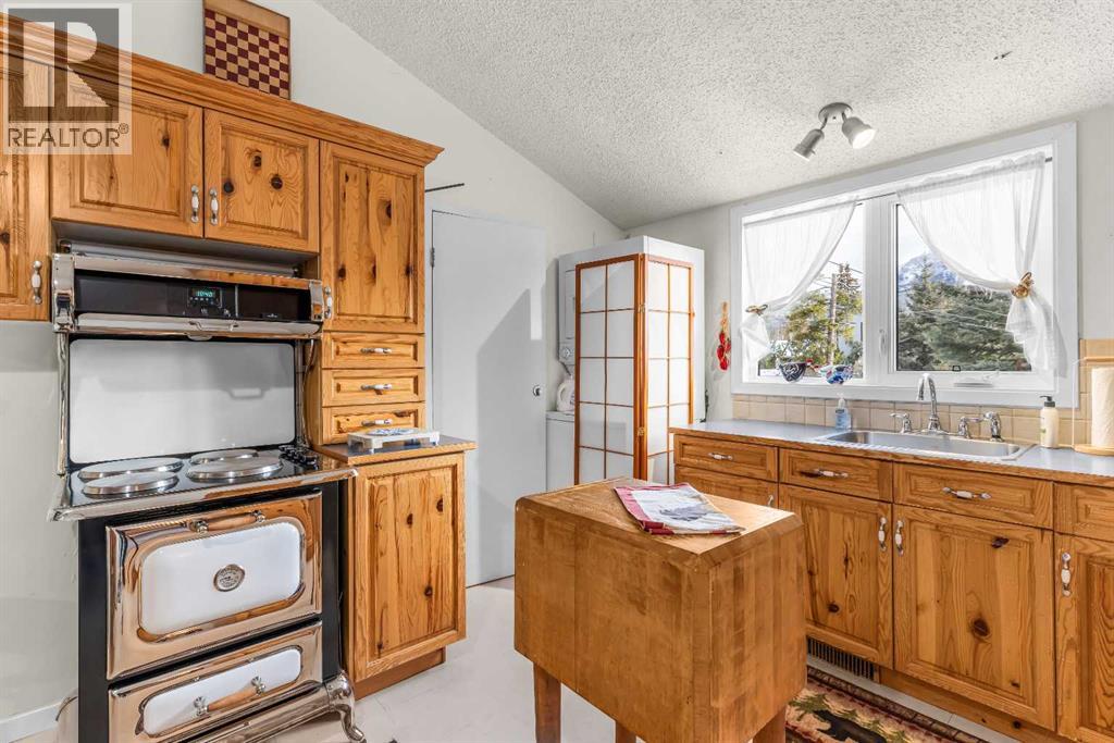 1001 9th Avenue, Canmore, Alberta  T1W 1Z5 - Photo 11 - A2351616