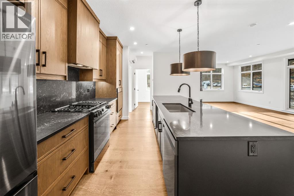 204, 10 Cascade Ridge, Canmore, Alberta  T1W 0K6 - Photo 3 - A2351654