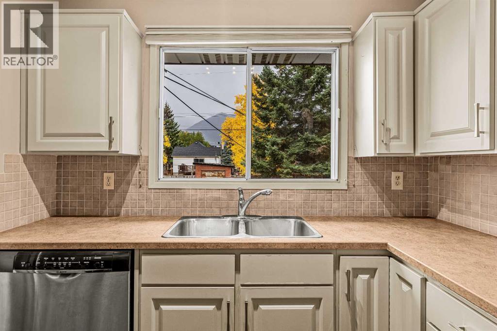 32 Mount Peechee Place, Canmore, Alberta  T1W 1Z4 - Photo 21 - A2353726