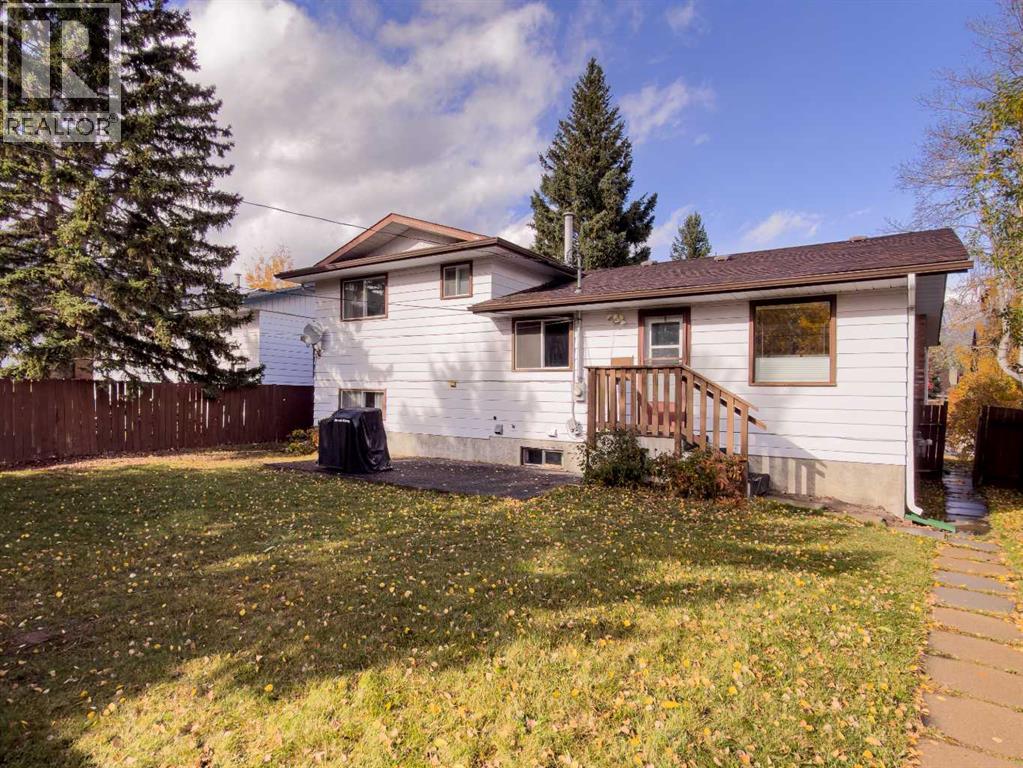 32 Mount Peechee Place, Canmore, Alberta  T1W 1Z4 - Photo 3 - A2353726