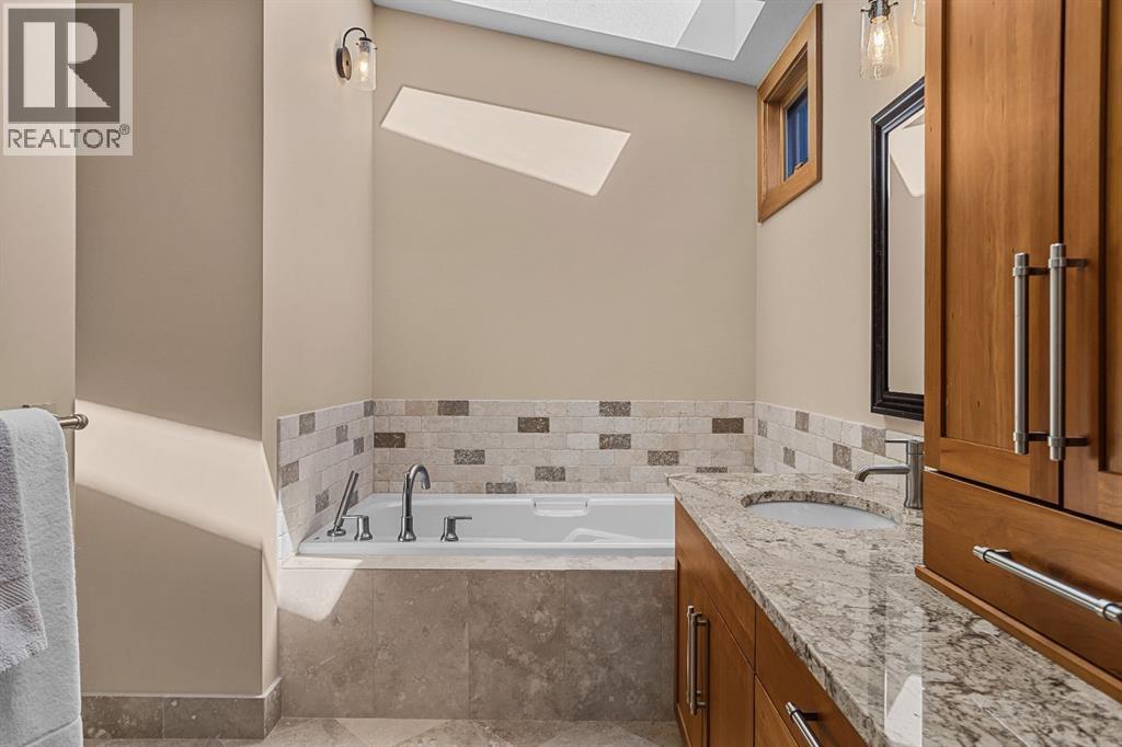 2, 813 4th Street, Canmore, Alberta  T1W 2G9 - Photo 27 - A2354022